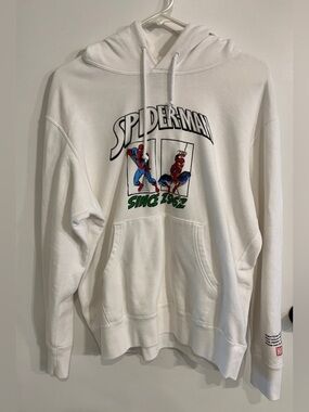 Men’s size med Uniqlo UT Marvel Spiderman Hoodie Please Read